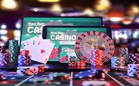 QQ22 Slot Myanmar တွင် အကောင့် အသစ် ဖွင့်၍ ဂိမ်းများ ကစားနေသည့် မြင်ကွင်း