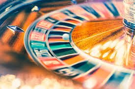 QQ22 Slot Myanmar အကောင့်သို့ ပြန်လည် ဝင်ရောက်ကာ ဂိမ်း ကစားနေသည့် မြင်ကွင်း